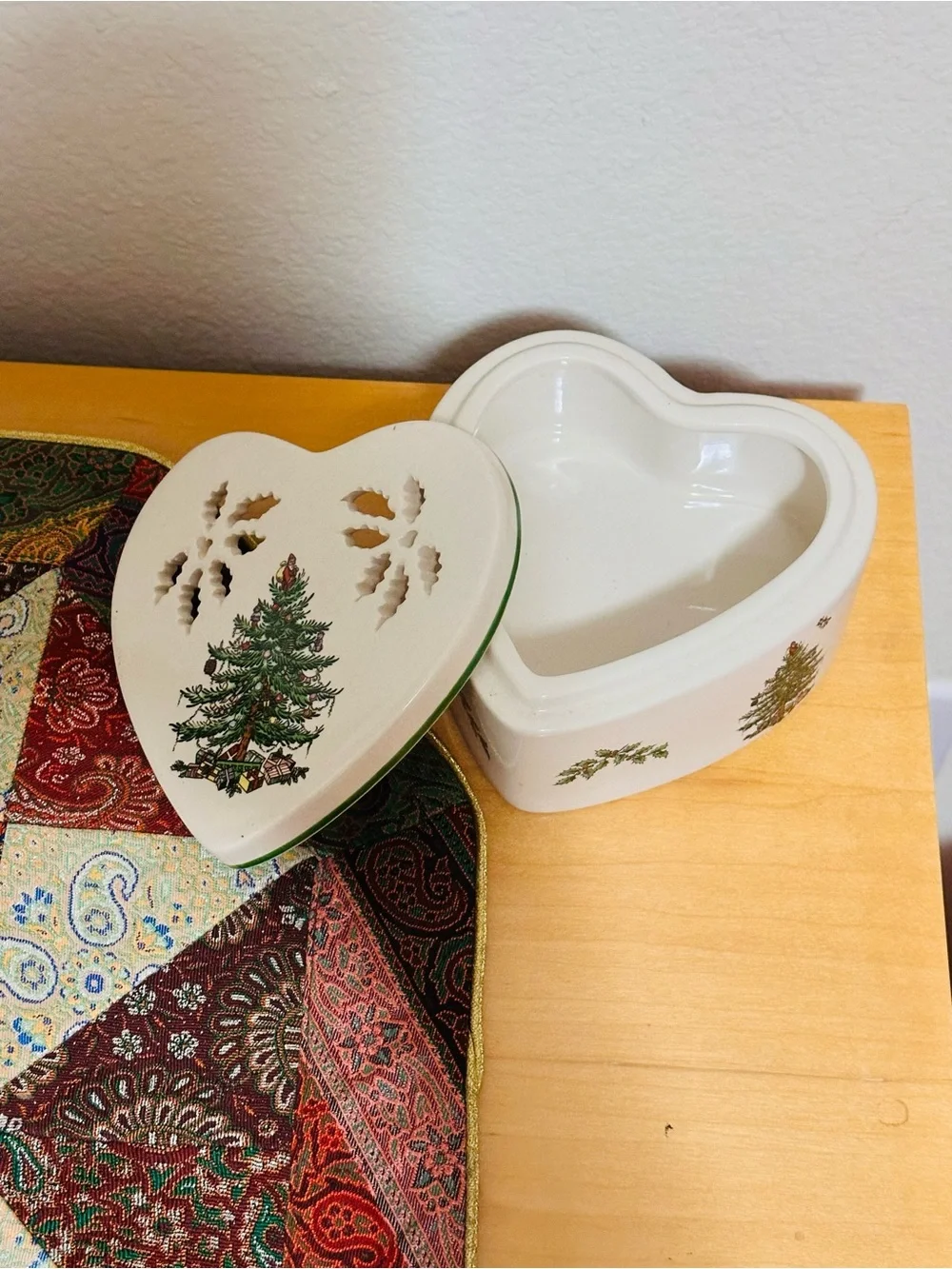 Spode White Heart Trinket Box with Green Christmas Tree Motif